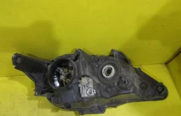 Фара левая для Toyota Camry 2015 года на фотографиях