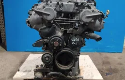 Двигатель без навесного для Nissan Fuga 2005 года на фотографиях