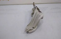 Петля капота левая для Skoda Octavia на фотографиях