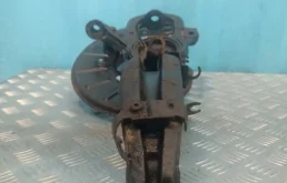 Кулак поворотный правый для Volkswagen Touareg 2008 года на фотографиях