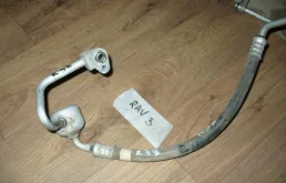 Усилитель переднего бампера для Toyota RAV4 2010 года на фотографиях