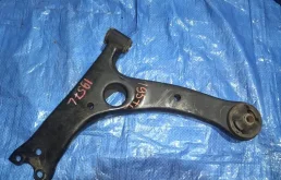 Рычаг передний левый нижний для Toyota Avensis на фотографиях