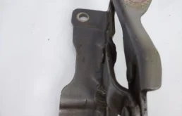 Крепление петли капота для Hyundai Tucson на фотографиях