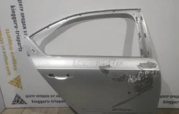 Дверь задняя правая для Skoda Octavia 2018 года на фотографиях