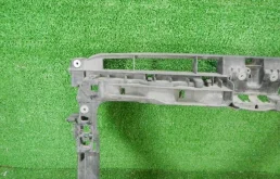 Панель радиатора (телевизор) для Volkswagen Golf 2015 года на фотографиях