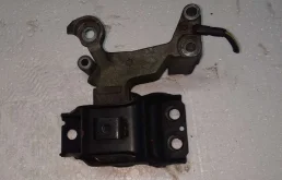 Опора двигателя задняя правая верхняя для Nissan Qashqai 2012 года на фотографиях