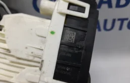 Замок передней левой двери для Mercedes-Benz M class 2014 года на фотографиях