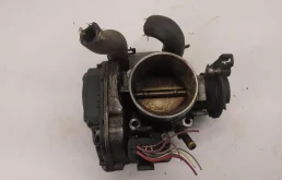 Дроссельная заслонка для Volkswagen Passat 2000 года на фотографиях