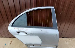 Двери для Mercedes-Benz C class 2004 года на фотографиях