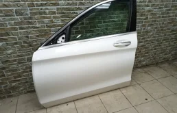Дверь передняя левая для Mercedes-Benz C class 2013 года на фотографиях