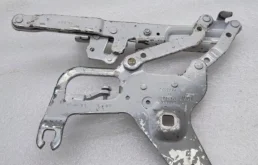 Петля капота левая для BMW X5 на фотографиях