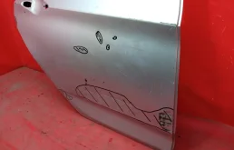 Накладка на дверь задняя правая для Hyundai Solaris 2010 года на фотографиях