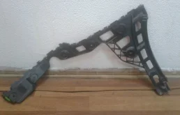 Кронштейн заднего бампера левый для Volkswagen Polo 2011 года на фотографиях