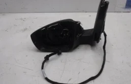 Стекла и зеркала для Volkswagen Polo 2019 года на фотографиях