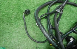 Уплотнитель передней правой двери для Ford Transit 2013 года на фотографиях