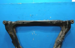 Балка передняя поперечная для Nissan X-Trail 2008 года на фотографиях