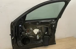 Дверь передняя правая для Audi A6 2012 года на фотографиях