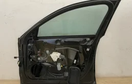 Дверь передняя правая для Audi A6 2012 года на фотографиях