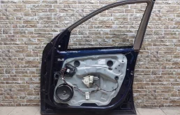 Дверь передняя правая для Mercedes-Benz M class 2010 года на фотографиях