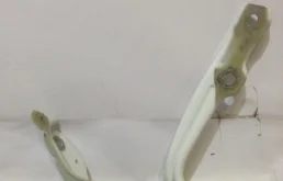 Петля капота левая для Skoda Octavia на фотографиях