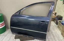Дверь передняя левая для Volkswagen Passat 2001 года на фотографиях