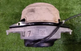 Опора двигателя передняя левая верхняя для Mercedes-Benz GL class 2016 года на фотографиях