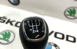 Ручка МКПП для Skoda Octavia 2014 года на фотографиях