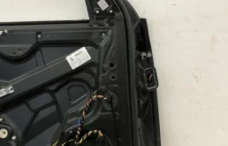 Дверь передняя левая для Volkswagen Touareg 2003 года на фотографиях