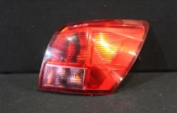 Фонарь внешний правый для Nissan Qashqai 2006 года на фотографиях