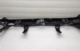 Усилитель переднего бампера для Renault Duster 2012 года на фотографиях