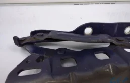 Крепление петли капота для Hyundai Tucson на фотографиях