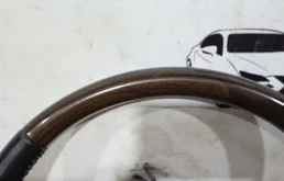 Руль для Toyota Land Cruiser 2021 года на фотографиях