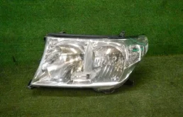 Фара ксенон левая для Toyota Land Cruiser 2009 года на фотографиях