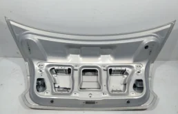 Замок багажника для Volkswagen Polo 2010 года на фотографиях