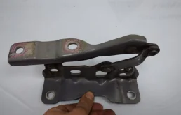 Крепление петли капота для Hyundai Tucson на фотографиях