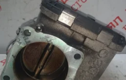 Дроссельная заслонка для Audi A4 2004 года на фотографиях