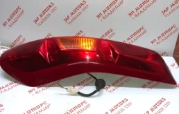 Фонарь правый для Nissan X-Trail 2014 года на фотографиях