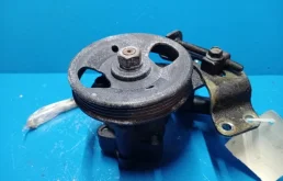 Насос ГУР для Nissan Teana 2003 года на фотографиях