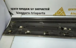 Накладка двери багажника для Volkswagen Touareg 2010 года на фотографиях