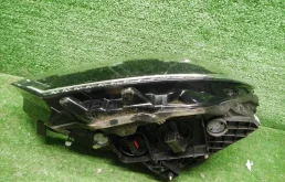 Фары для Volkswagen Passat 2020 года на фотографиях