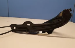 Петля капота правая для Skoda Octavia 2018 года на фотографиях