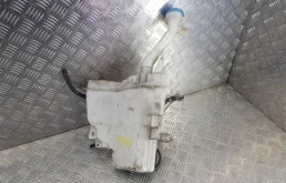 Бачок стеклоомывателя передний для Suzuki Grand Vitara 2006 года на фотографиях