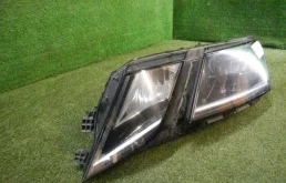 Фара ксенон левая для Skoda Octavia 2014 года на фотографиях