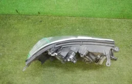 Фара ксенон левая для Toyota Land Cruiser 2009 года на фотографиях