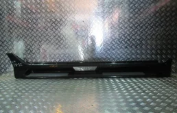 Накладка порога левая для Hyundai ix35 2010 года на фотографиях