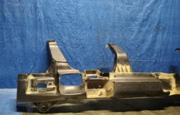 Усилитель переднего бампера для Renault Duster 2012 года на фотографиях