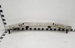 Усилитель переднего бампера для Toyota Land Cruiser 2012 года на фотографиях