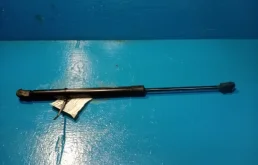 Амортизатор капота правый для Nissan Teana 2015 года на фотографиях