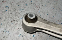 Рычаг передний правый верхний для BMW 5er 2018 года на фотографиях