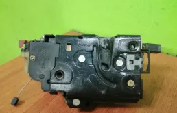 Замок передней левой двери для Volkswagen Touareg 2005 года на фотографиях